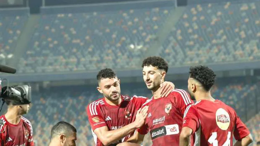 عاجل: مفاجأة كولر يستبعد صفقتي الأهلي من قائمة الفريق لمباراة الزمالك في السوبر ويضم كهربا
 – التقرير