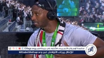 لحظة دخول شيكابالا الاستوديو التحليلي بقنوات ام بي سي رفقة كأس السوبر الافريقي - التقرير