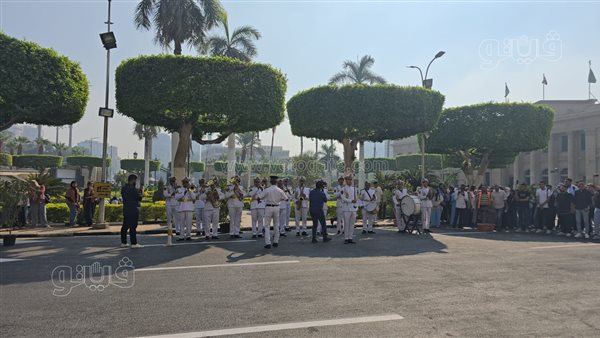 جامعة القاهرة تستقبل الطلاب بالفرقة الموسيقية العسكرية (فيديو وصور) – التقرير