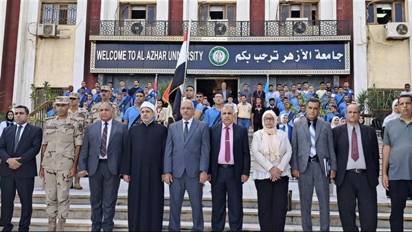 يتقدمهم رئيس الجامعة، طلاب الأزهر يستقبلون العام الدراسي الجديد بتحية الوطن – التقرير