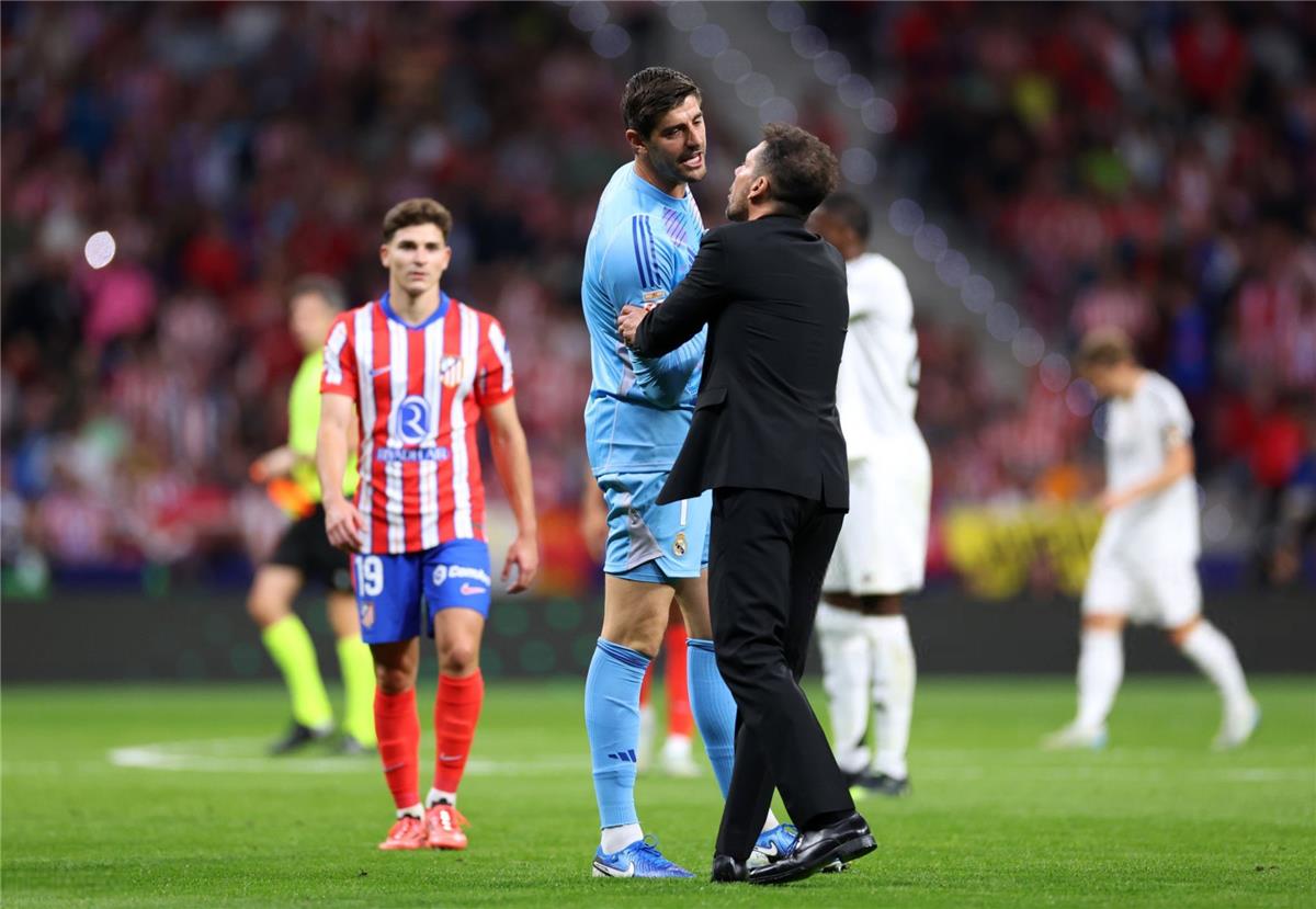 سيميوني يلوم كورتوا على شغب جماهير أتلتيكو مدريد: علينا الحذر مع الذين يلعبون دور الضحية – التقرير