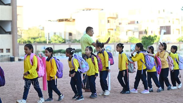 طوابير منظمة، التلاميذ يتوجهون للفصول في ثاني أيام الدراسة بالجيزة (فيديو وصور) – التقرير