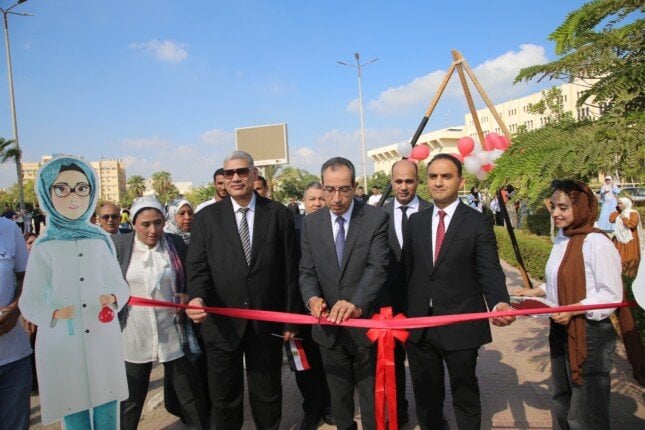 رئيس جامعة الفيوم يوجه الطلاب بأهمية الالتزام بالقيم والتقاليد الجامعية السامية – التقرير