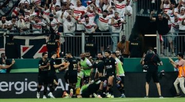 شاهد.. مراسم تتويج الزمالك بلقب السوبر الإفريقي بعد الفوز على الأهلي - التقرير