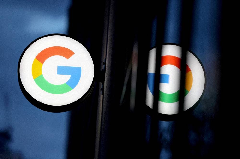 القضاء يلزم Google بفتح متجرها للمنافسة – التقرير