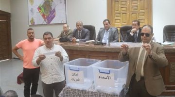 لتوفير فرص عمل للشباب.. إجراء قرعة حجز 32 وحدة طعام متنقلة بالعاشر من رمضان - التقرير