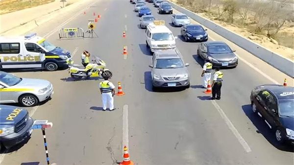 لضبط المخالفين والحد من الزحام.. حملات مرورية على الطرق الرئيسية – التقرير