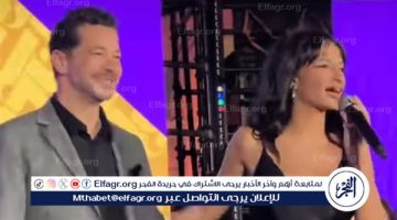 أميرة أديب تسلم شريف سلامة جائزة أفضل ممثل عن " كامل العدد" - التقرير