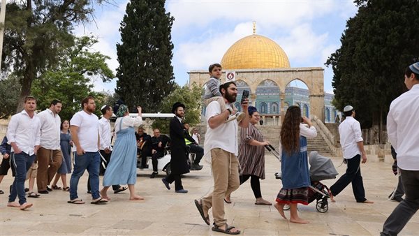 200 مستوطن اقتحموا باحات المسجد الأقصى بحماية مشددة من شرطة الاحتلال – التقرير