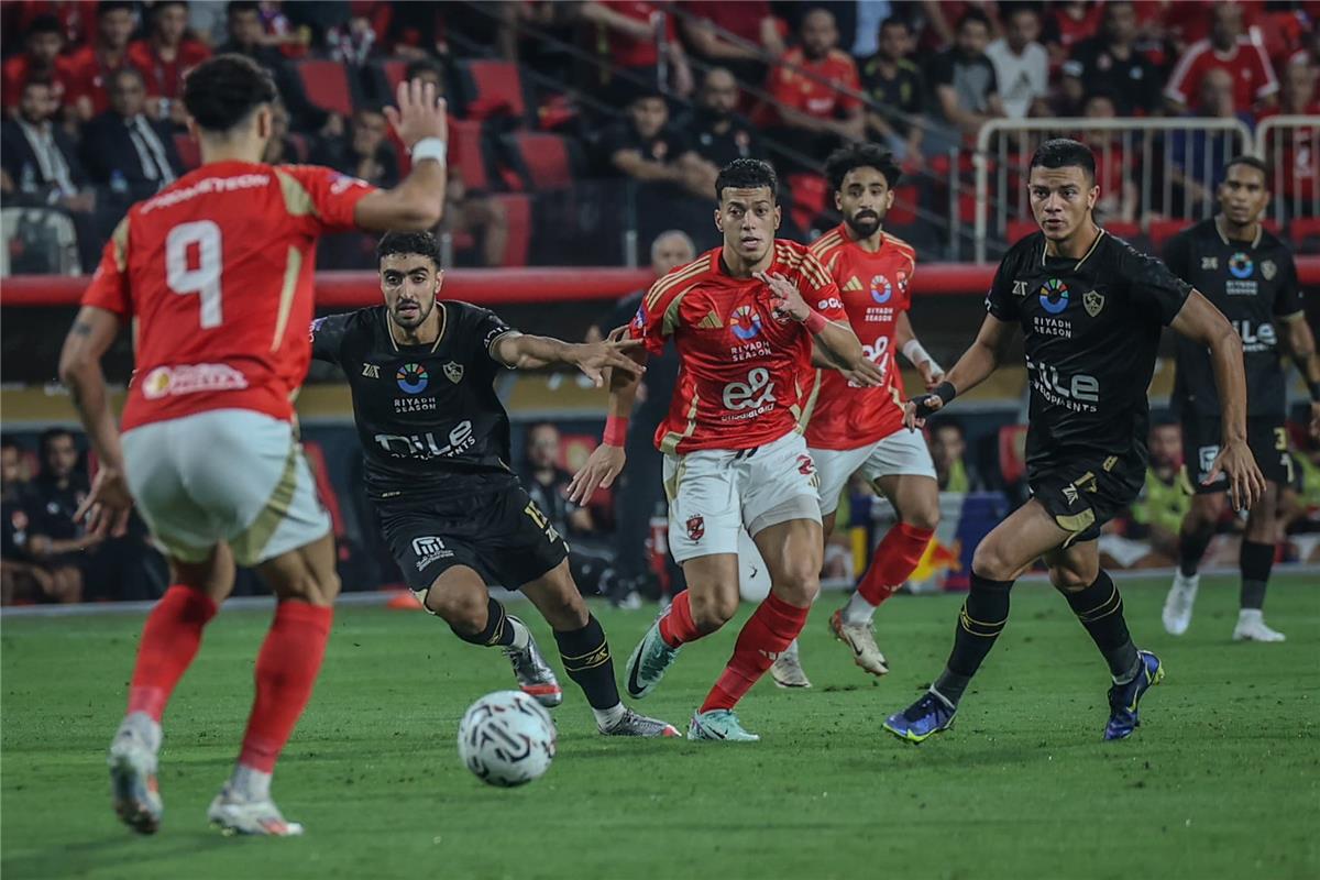 فيديو | في مباراة ماراثونية.. الأهلي يهزم الزمالك ويتوج بلقب كأس السوبر المصري – التقرير