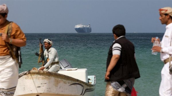 بعد رصد مسلحين على متن زورق.. التجارة البحرية البريطانية تكشف مصير “السفينة” – التقرير