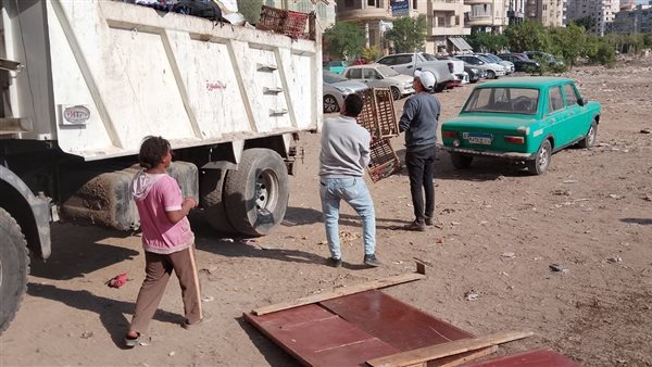 لجنة لرفع الكيانات الثابتة لتجميع الخردة وناتج فرز القمامة بالشوارع الرئيسية بالمنصورة – التقرير