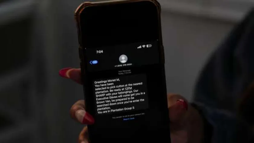 رسائل نصية مجهولة على هاتف الأمريكيين تثير الذعر.. «اجمع أغراضك واذهب»
                                     – التقرير