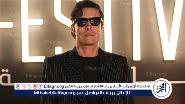 ظهور مميز للفنان أمير عيد على ريد كاربت ختام الجونة السينمائي – التقرير