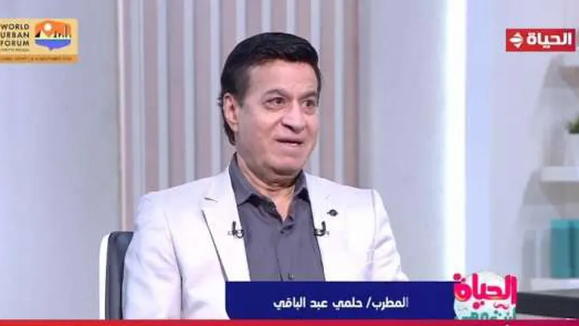 حلمي عبدالباقي: رسالة الفن تكمن في شعور الإنسان بالحنين للذكريات
                                     – التقرير