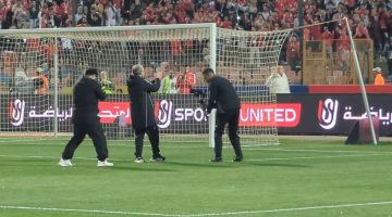 كولر يذهب لتحية الجماهير قبل مباراة الاهلي وبيراميدز في الدوري المصري - التقرير